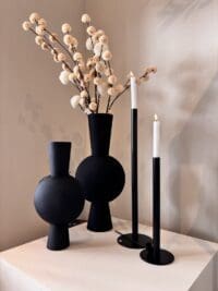 Stoere mat zwarte vaas in twee formaten – stijlvolle woondecoratie