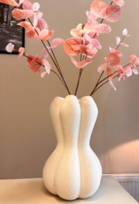 Moderne tulpenvaas ivoor van 30 cm hoog in minimalistisch design