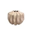 Kleine vaas modern off white in opvallende geometrische vorm 19x19x16,5 cm