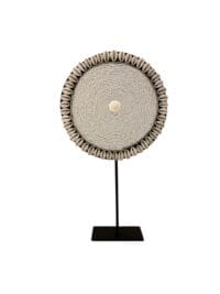 Decoratie ornament van 35 cm hoog, gemaakt van kleine kraaltjes en schelpjes in neutrale kleur