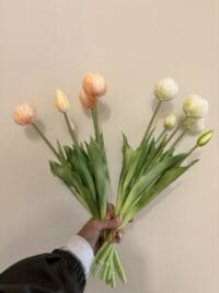 Real touch pioen tulp kunstbloemen set van 5 in wit en champagne in vaas