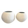 grote off white bloempot met matte ruwe afwerking voor planten of kunstbloemen