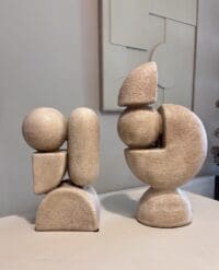 Beige ornament met grove structuur in maat S en M als stijlvolle woondecoratie