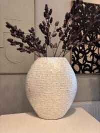 Vensterbankvaas met parelmoer afwerking van kunststof, 46 cm hoog, 40 cm breed en 15 cm diep